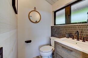 Haena Beach House 2 Bedroom Home by RedAwning