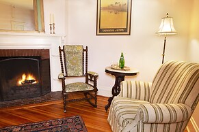 Apple Tree Inn