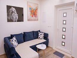 Serious Job Apartment