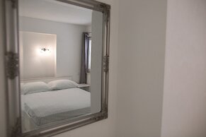 Serious Job Apartment