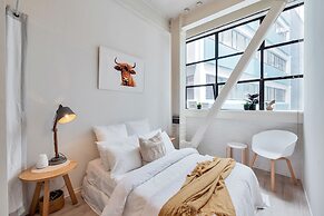Awesome Cool Beachy 2BR CBD Gem Wifi