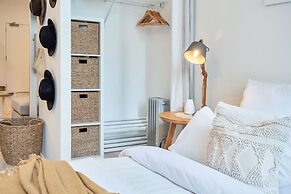 Awesome Cool Beachy 2BR CBD Gem Wifi
