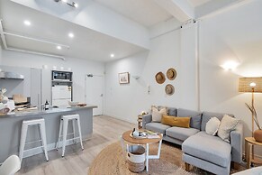 Awesome Cool Beachy 2BR CBD Gem Wifi