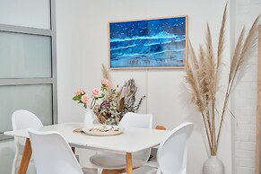 Awesome Cool Beachy 2BR CBD Gem Wifi