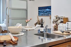 Awesome Cool Beachy 2BR CBD Gem Wifi