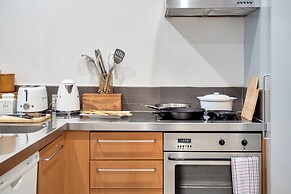 Awesome Cool Beachy 2BR CBD Gem Wifi