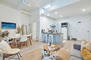 Awesome Cool Beachy 2BR CBD Gem Wifi