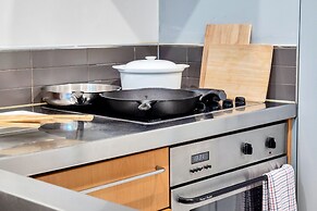 Awesome Cool Beachy 2BR CBD Gem Wifi