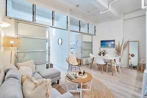 Awesome Cool Beachy 2BR CBD Gem Wifi