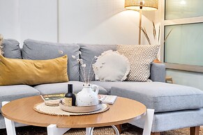 Awesome Cool Beachy 2BR CBD Gem Wifi