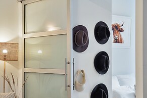 Awesome Cool Beachy 2BR CBD Gem Wifi