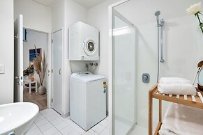 Awesome Cool Beachy 2BR CBD Gem Wifi