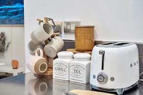 Awesome Cool Beachy 2BR CBD Gem Wifi