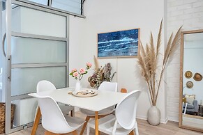 Awesome Cool Beachy 2BR CBD Gem Wifi