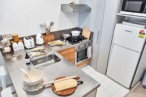 Awesome Cool Beachy 2BR CBD Gem Wifi