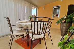 Sunshine Apartment Doda