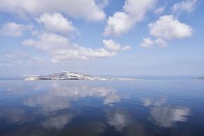 Apikia Santorini - Adults Only