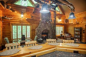 Iron Mountain Lodge 3 Bedroom Cabin by RedAwning