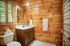 Iron Mountain Lodge 3 Bedroom Cabin by RedAwning