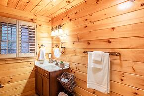 Iron Mountain Lodge 3 Bedroom Cabin by RedAwning