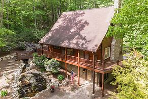 Iron Mountain Lodge 3 Bedroom Cabin by RedAwning