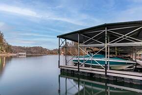 Iron Mountain Lodge 3 Bedroom Cabin by RedAwning
