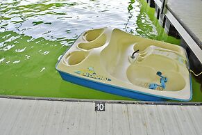 Iron Mountain Lodge 3 Bedroom Cabin by RedAwning