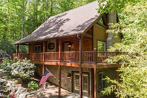 Iron Mountain Lodge 3 Bedroom Cabin by RedAwning