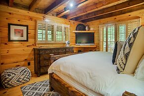 Iron Mountain Lodge 3 Bedroom Cabin by RedAwning