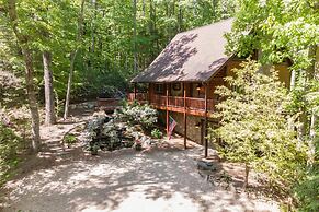 Iron Mountain Lodge 3 Bedroom Cabin by RedAwning