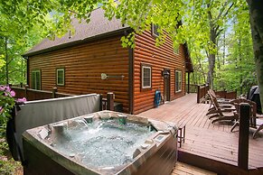 Iron Mountain Lodge 3 Bedroom Cabin by RedAwning