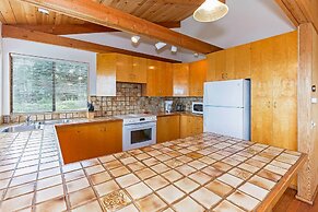 Seaclusion Close to Trails Hot Tub