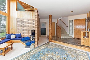 Seaclusion Close to Trails Hot Tub