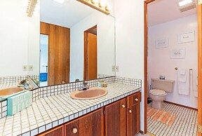 Seaclusion Close to Trails Hot Tub