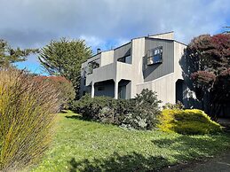 Viglione Fireplace, Hot Tub, & Ocean Views