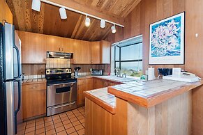 Viglione Fireplace, Hot Tub, & Ocean Views