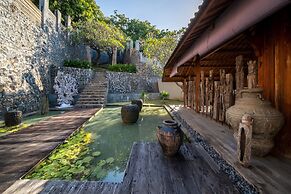 Palatial Wooden Villa, 4br, Lovina