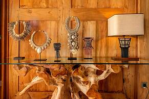 Palatial Wooden Villa, 4br, Lovina