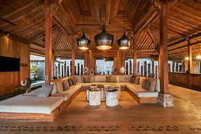 Palatial Wooden Villa, 4br, Lovina