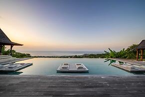 Palatial Wooden Villa, 4br, Lovina