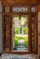 Palatial Wooden Villa, 4br, Lovina