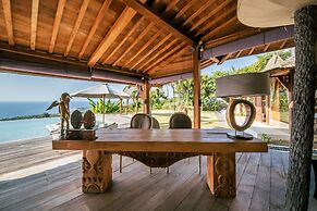 Palatial Wooden Villa, 4br, Lovina