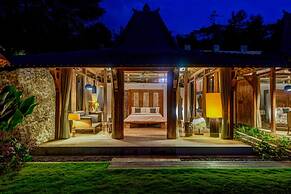 Palatial Wooden Villa, 4br, Lovina