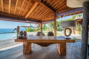 Palatial Wooden Villa, 4br, Lovina