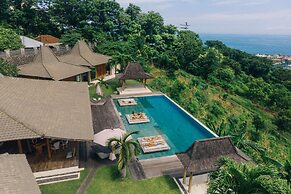 Palatial Wooden Villa, 4br, Lovina