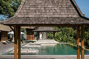 Palatial Wooden Villa, 4br, Lovina