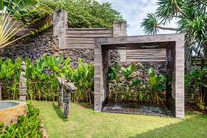 Palatial Wooden Villa, 4br, Lovina