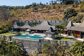 Palatial Wooden Villa, 4br, Lovina