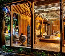 Palatial Wooden Villa, 4br, Lovina