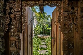 Palatial Wooden Villa, 4br, Lovina